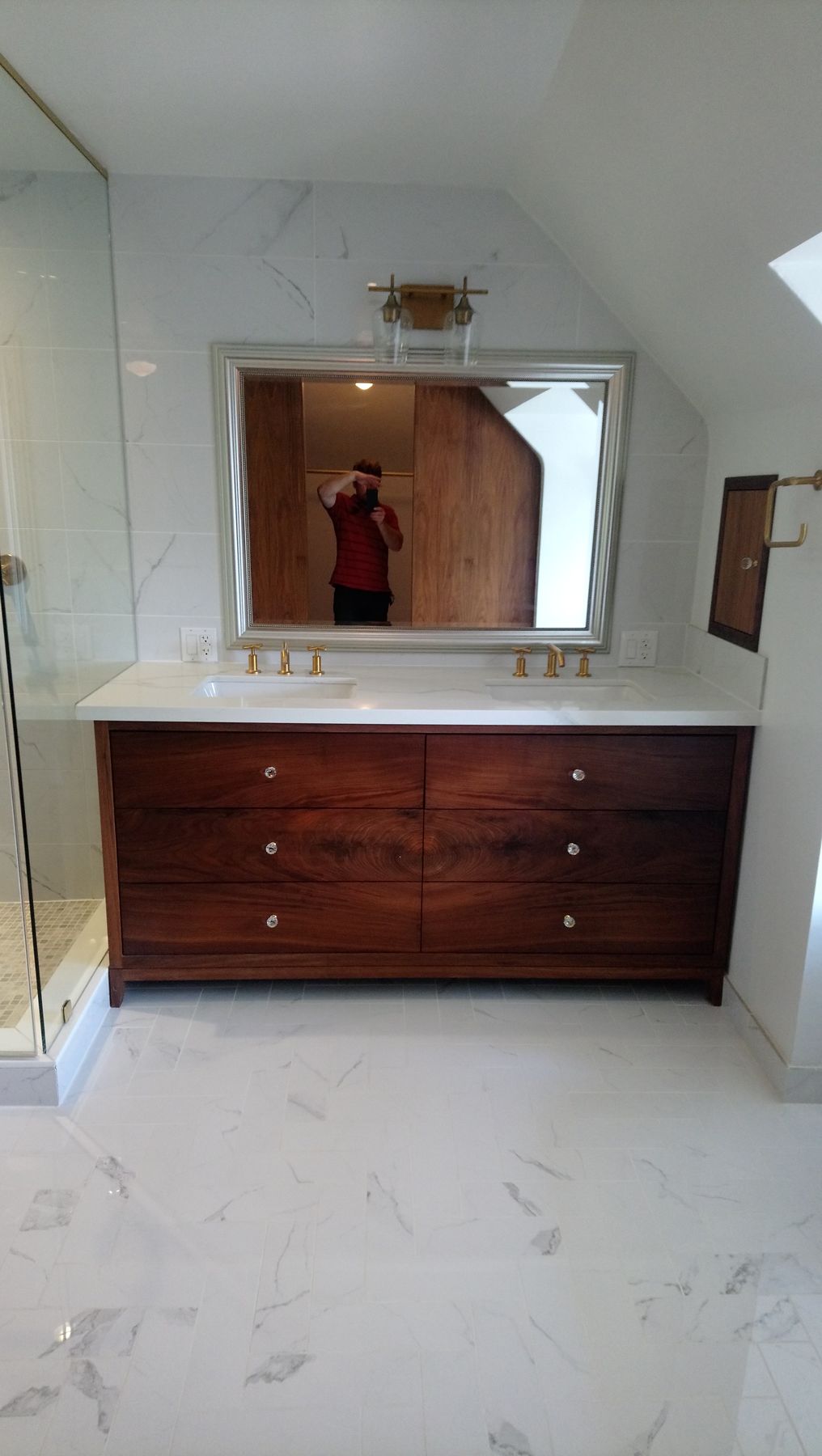 Dovercourt, Vanity and mirror