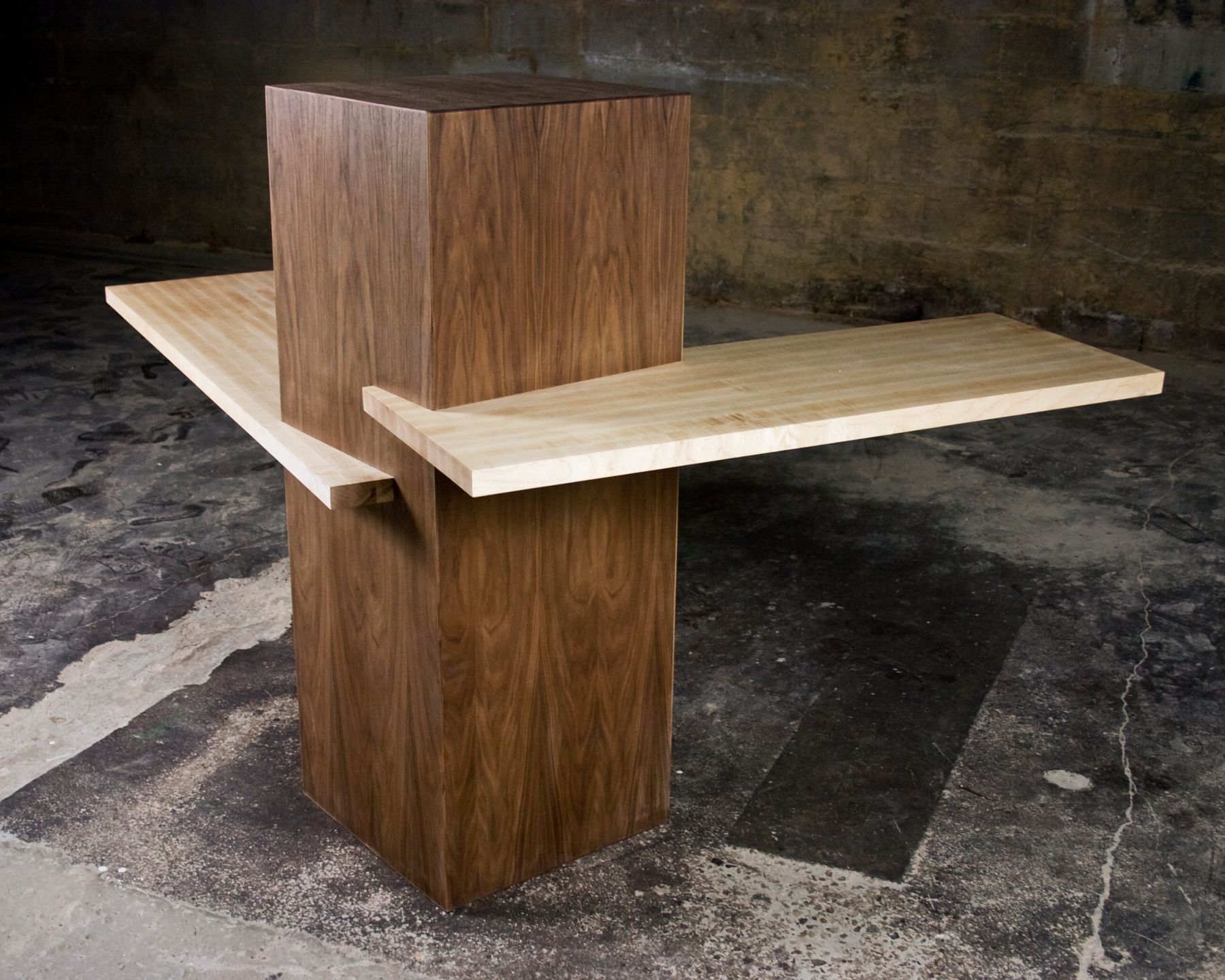 Pedestal table, Solid column with cantilevered tops