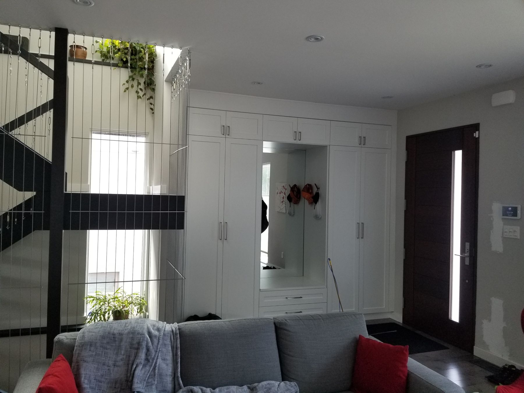 Murrie Street, Entry wall of full-height cabinets