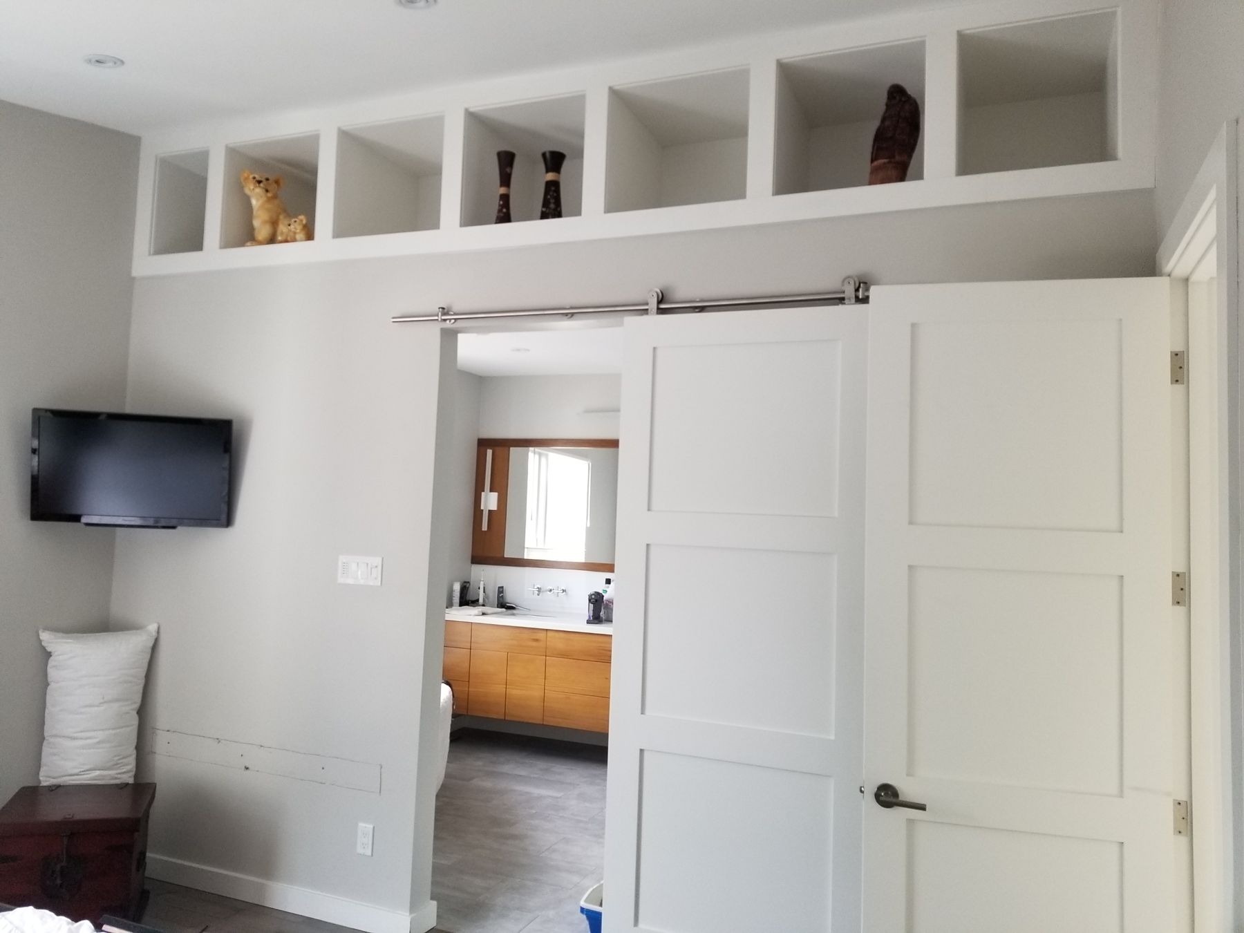 Murrie Street, Open shelving over the sliding doors to the ensuite